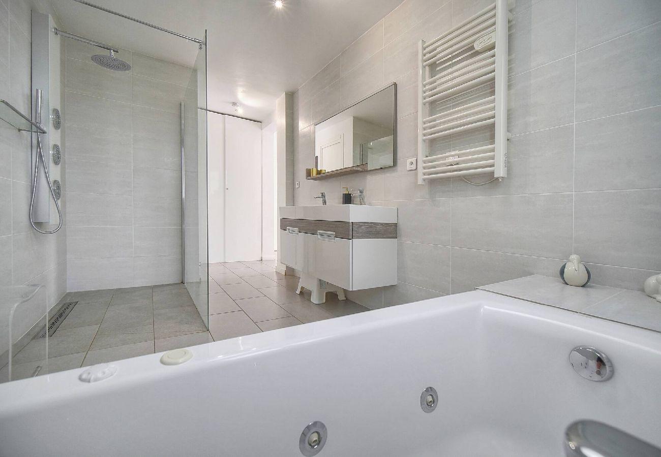 Maison à Le Cannet - FRGK Villa Hameau des Collines Pool, Tranquil