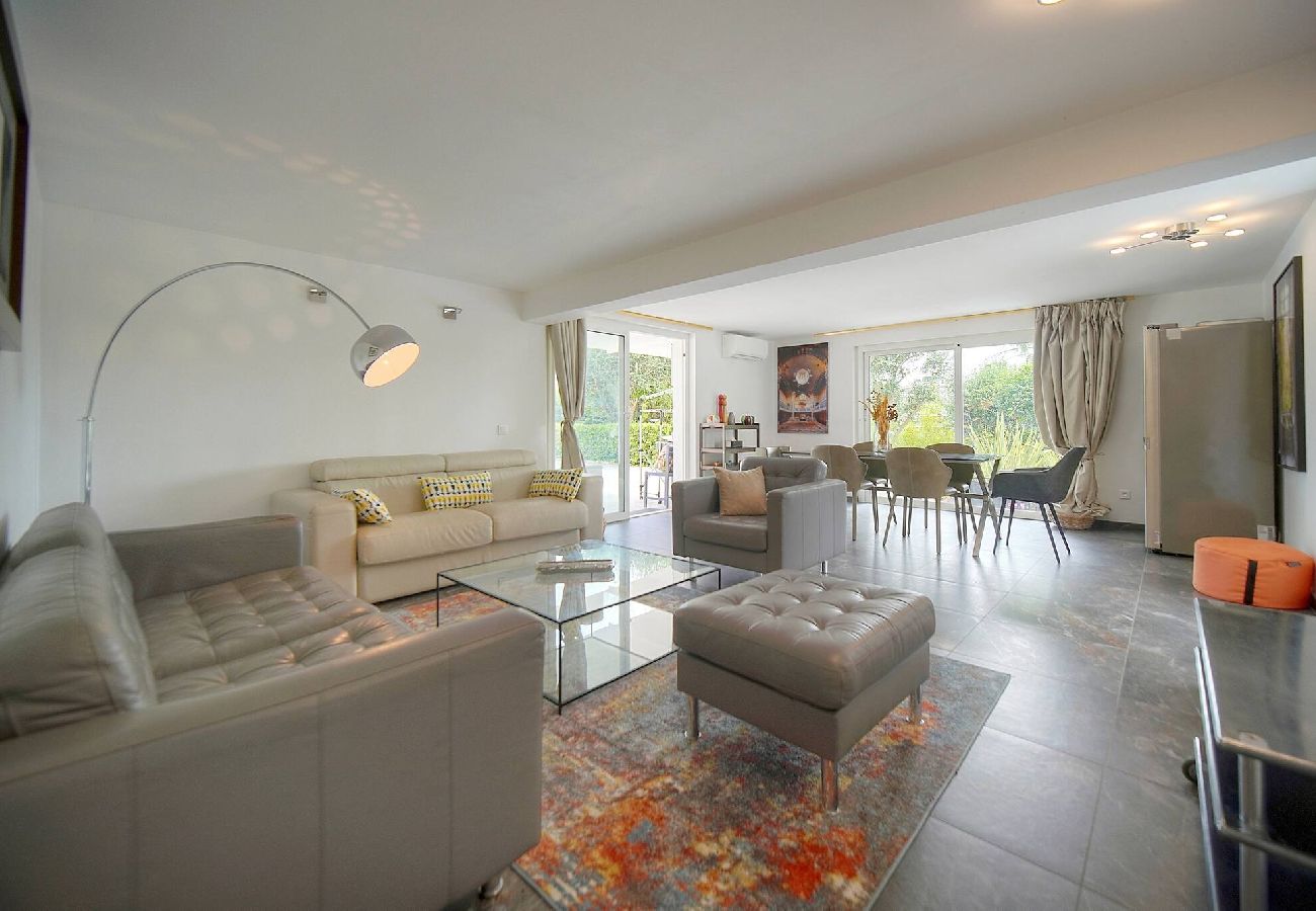 Maison à Le Cannet - FRGK Villa Hameau des Collines Pool, Tranquil