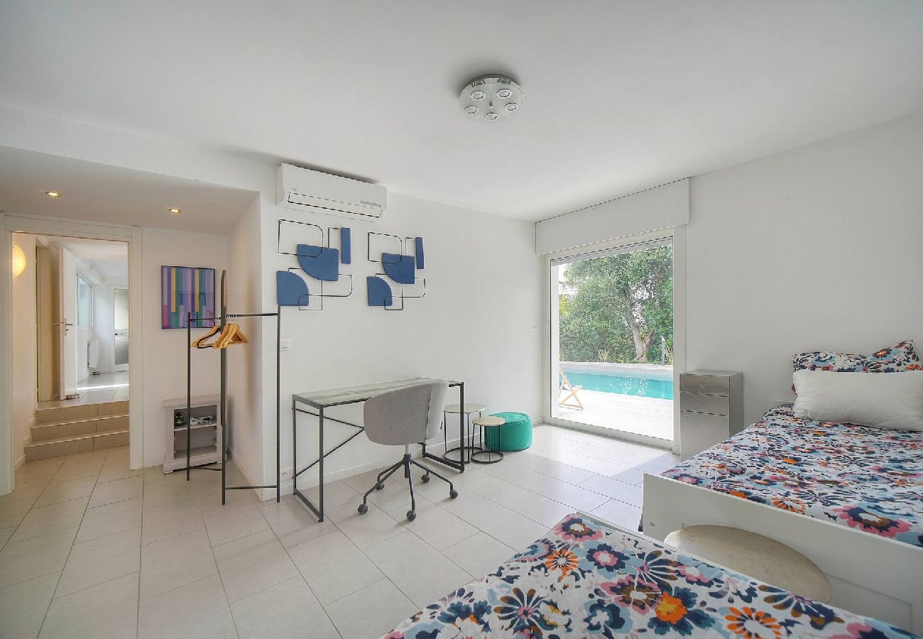 Maison à Le Cannet - FRGK Villa Hameau des Collines Pool, Tranquil