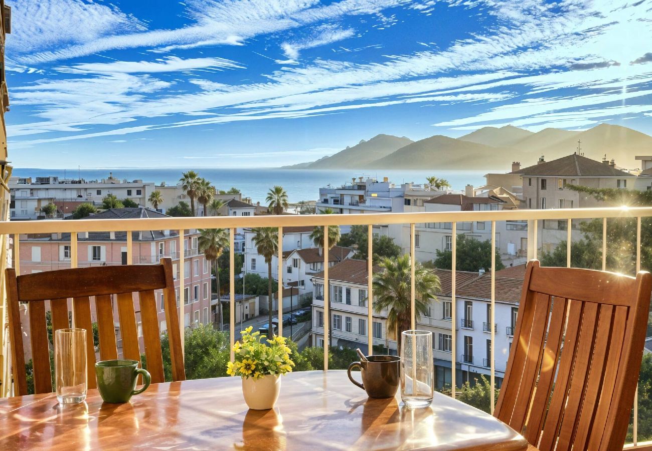 Appartement à Cannes - FRGK Fauvettes Apartment Terrace, Parking, AC & Ul