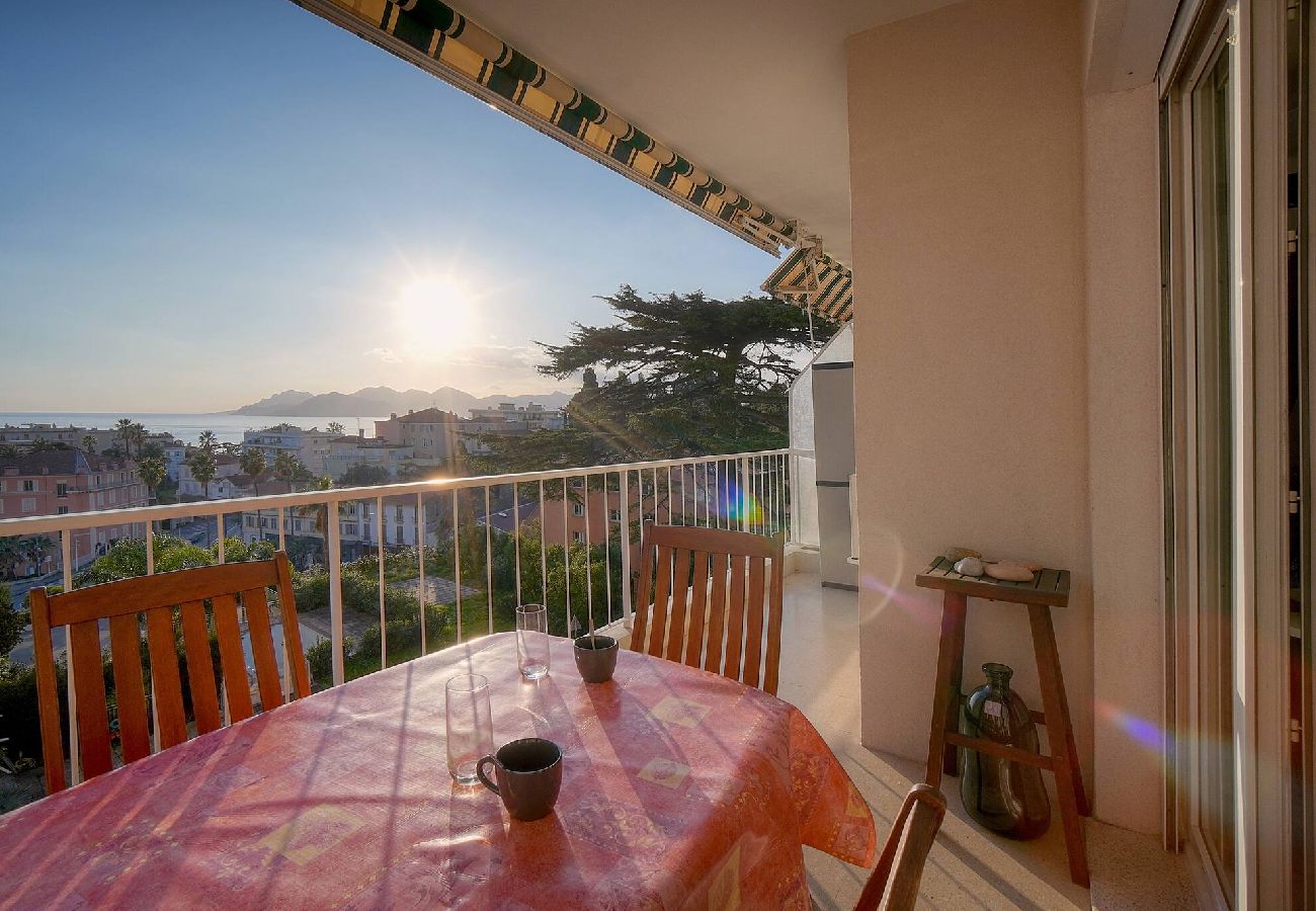 Appartement à Cannes - FRGK Fauvettes Apartment Terrace, Parking, AC & Ul