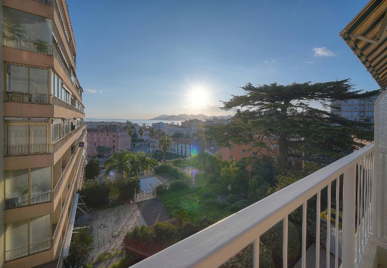 Appartement à Cannes - FRGK Fauvettes Apartment Terrace, Parking, AC & Ul