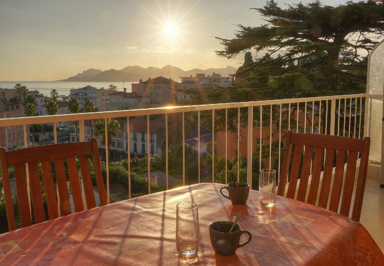 Appartement à Cannes - FRGK Fauvettes Apartment Terrace, Parking, AC & Ul