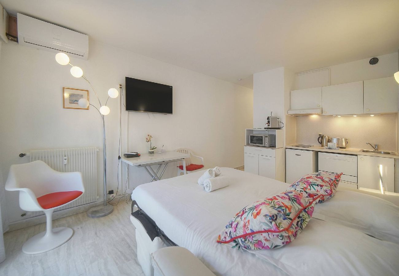 Studio à Cannes - FRGK Victoria 3 Central Cannes 1BR Terrace, AC & U