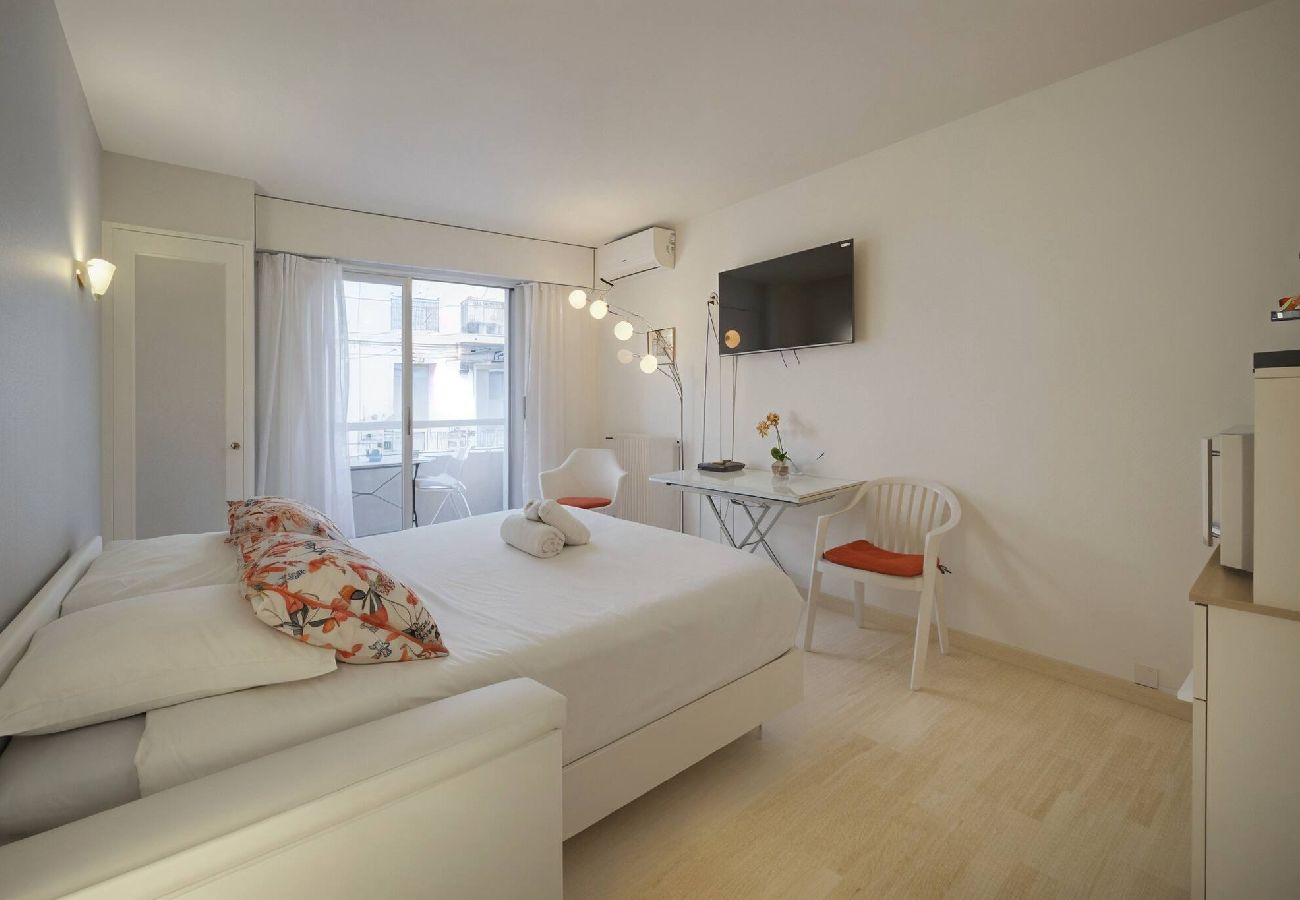 Studio à Cannes - FRGK Victoria 3 Central Cannes 1BR Terrace, AC & U