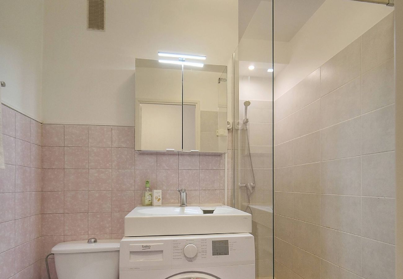 Studio à Cannes - FRGK Victoria 3 Central Cannes 1BR Terrace, AC & U