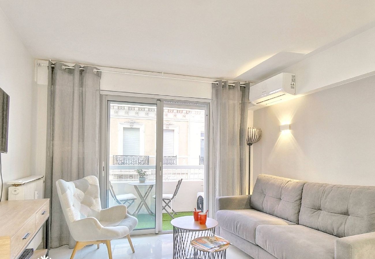 Studio à Cannes - FRGK Victoria 4 Central Cannes 1BR Terrace, AC &