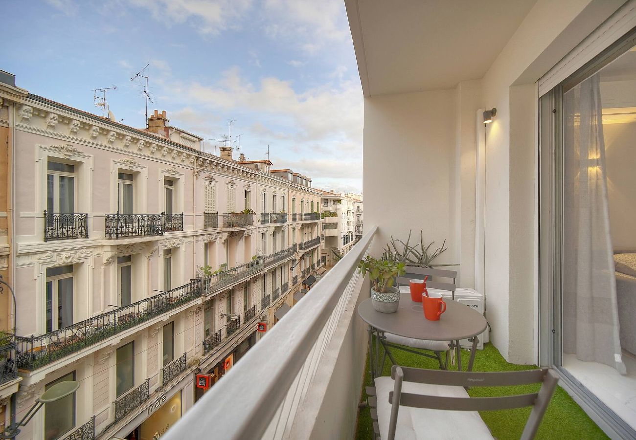 Studio à Cannes - FRGK Victoria 4 Central Cannes 1BR Terrace, AC &