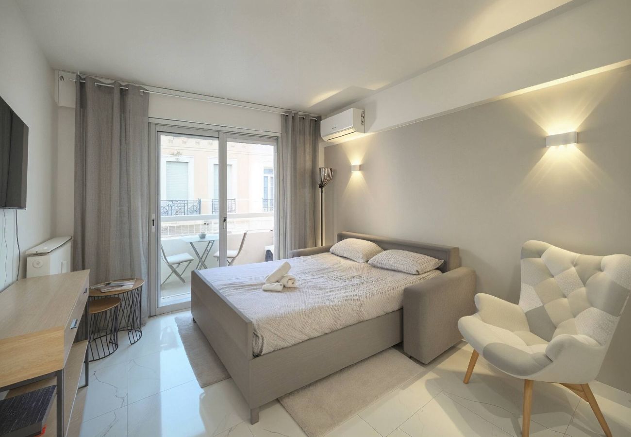 Studio à Cannes - FRGK Victoria 4 Central Cannes 1BR Terrace, AC &