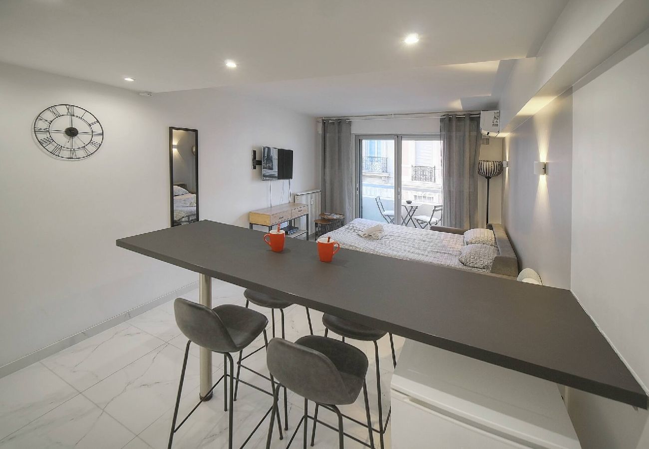 Studio à Cannes - FRGK Victoria 4 Central Cannes 1BR Terrace, AC &