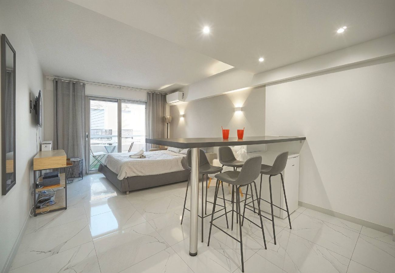 Studio à Cannes - FRGK Victoria 4 Central Cannes 1BR Terrace, AC &