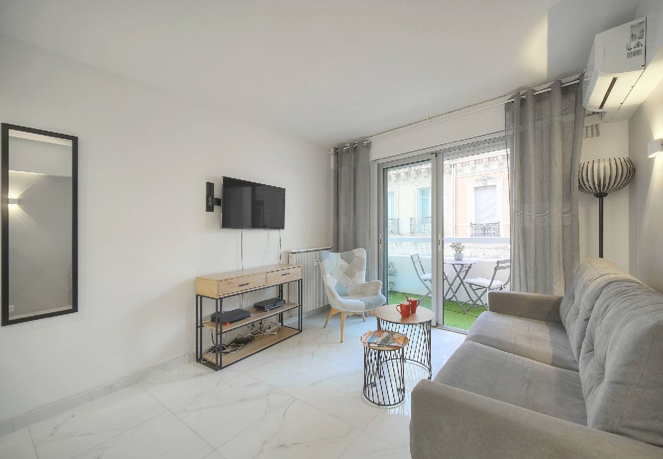 Studio à Cannes - FRGK Victoria 4 Central Cannes 1BR Terrace, AC &