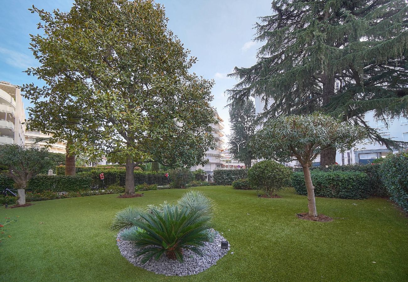 Studio à Cannes - FRGK Victoria 4 Central Cannes 1BR Terrace, AC &