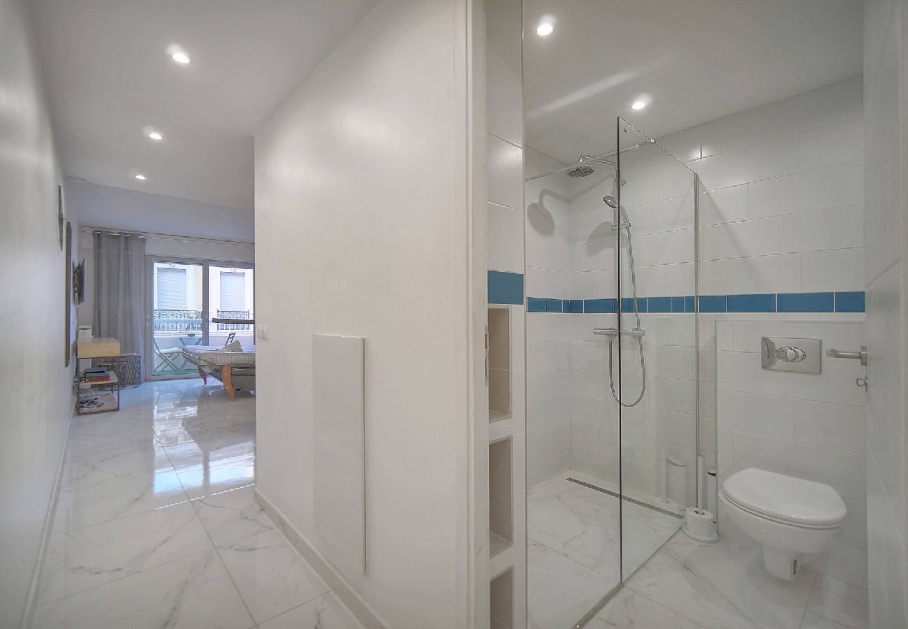 Studio à Cannes - FRGK Victoria 4 Central Cannes 1BR Terrace, AC &