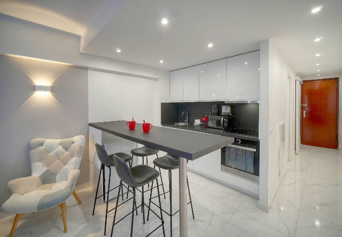 Studio à Cannes - FRGK Victoria 4 Central Cannes 1BR Terrace, AC &