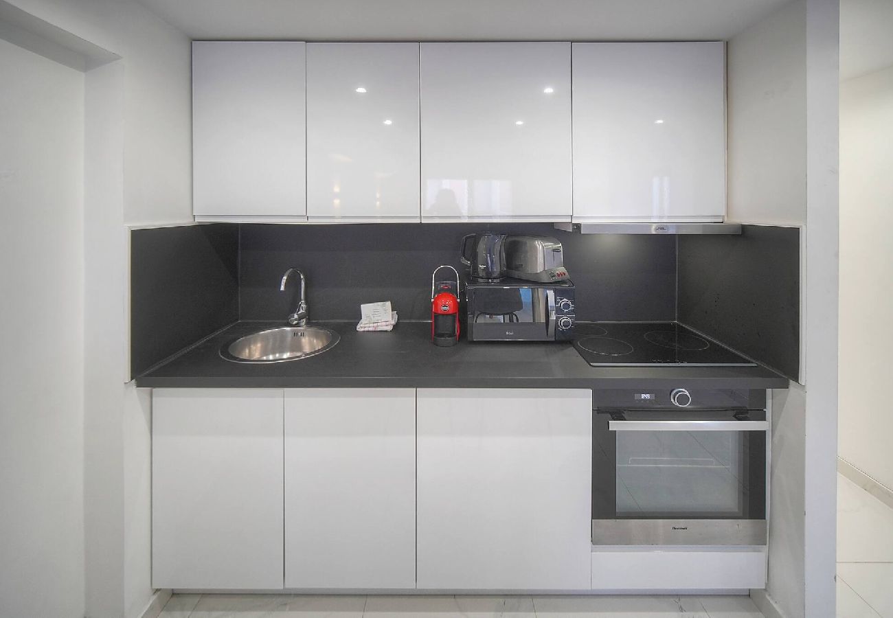 Studio à Cannes - FRGK Victoria 4 Central Cannes 1BR Terrace, AC &