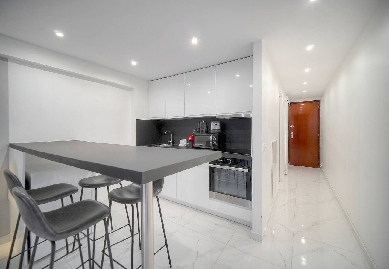 Studio à Cannes - FRGK Victoria 4 Central Cannes 1BR Terrace, AC &