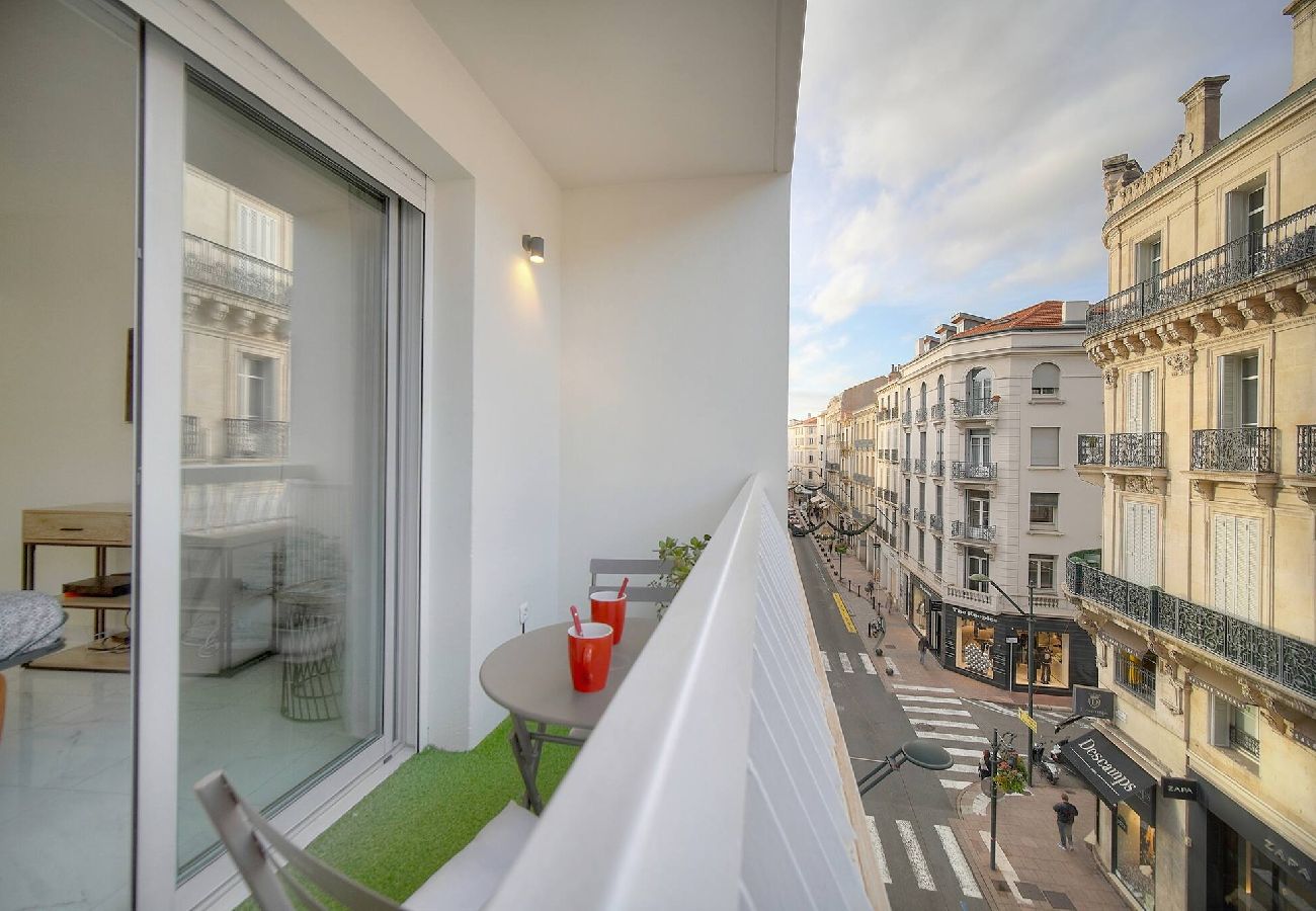 Studio à Cannes - FRGK Victoria 4 Central Cannes 1BR Terrace, AC &