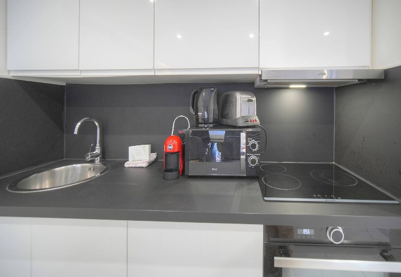 Studio à Cannes - FRGK Victoria 4 Central Cannes 1BR Terrace, AC &