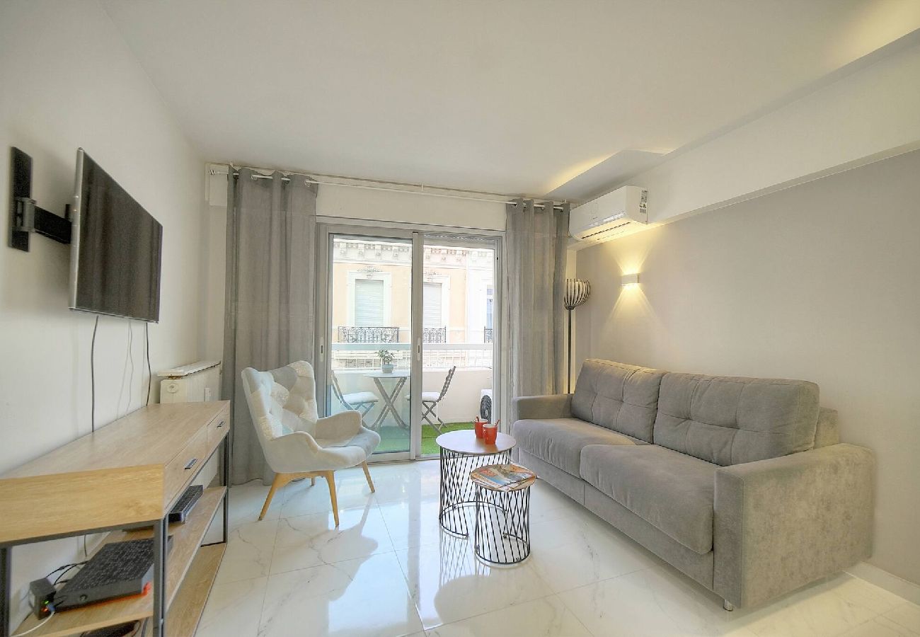 Studio à Cannes - FRGK Victoria 4 Central Cannes 1BR Terrace, AC &