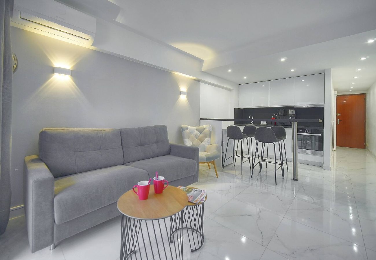 Studio à Cannes - FRGK Victoria 4 Central Cannes 1BR Terrace, AC &