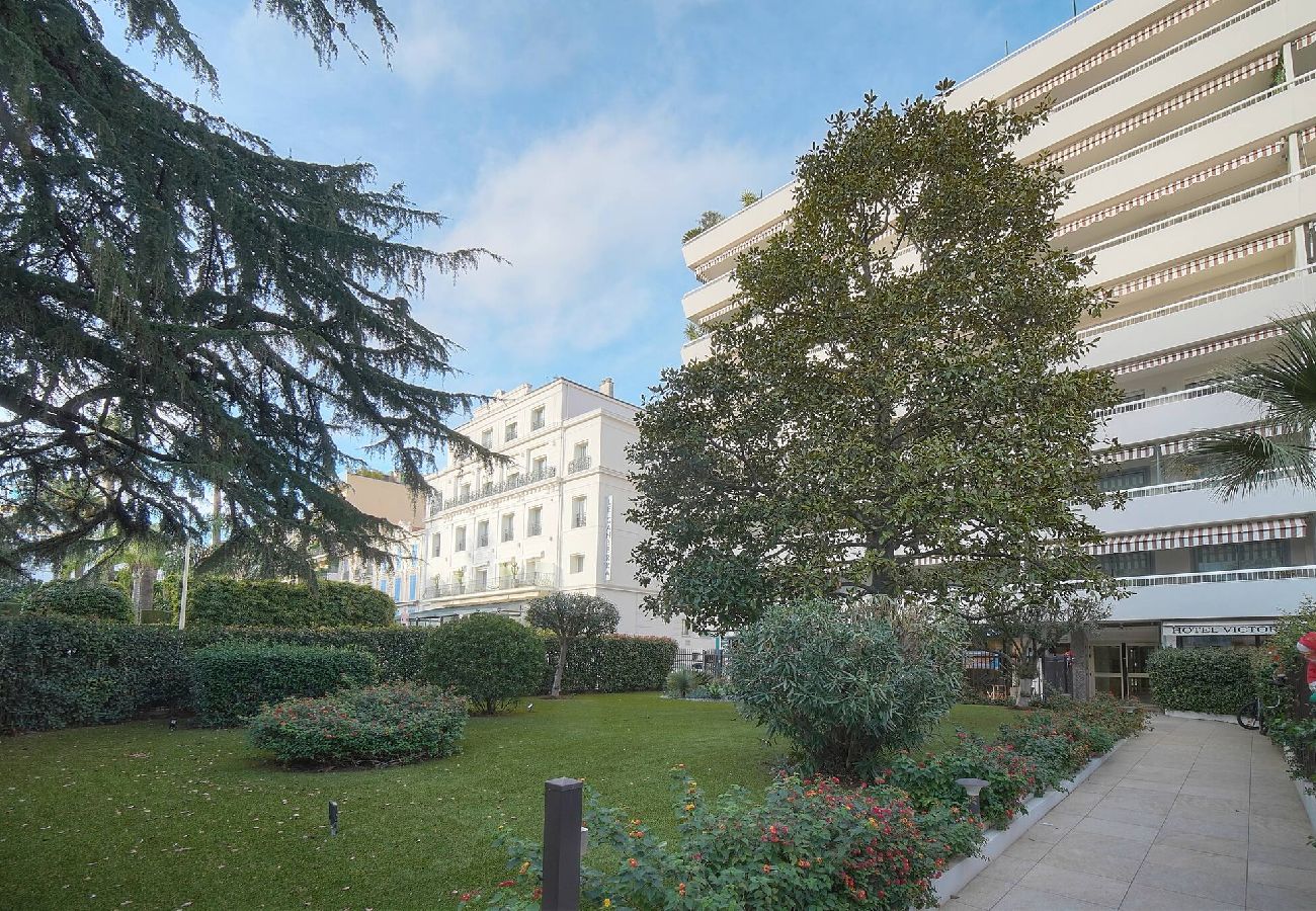 Studio à Cannes - FRGK Victoria 4 Central Cannes 1BR Terrace, AC &