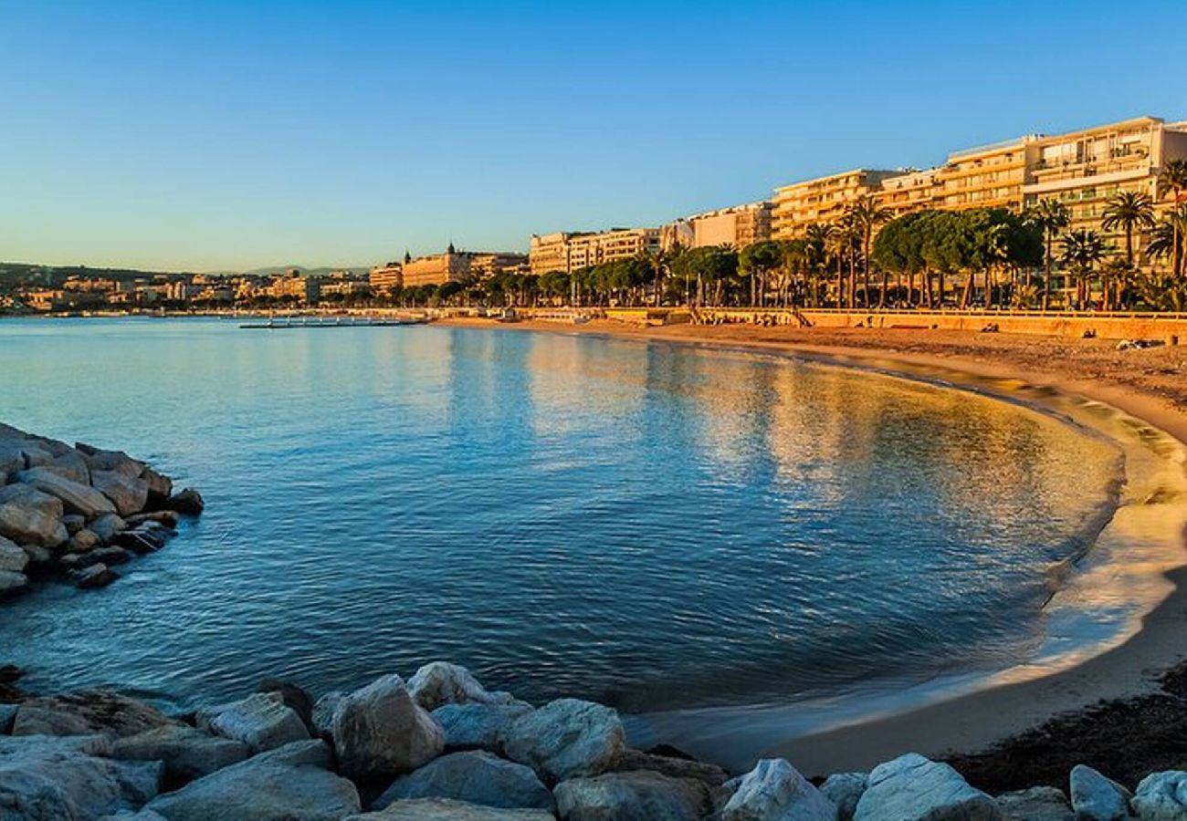 Studio à Cannes - FRGK Victoria 4 Central Cannes 1BR Terrace, AC &