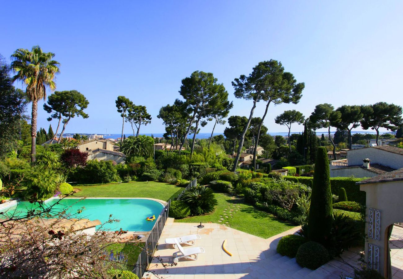 Villa à Antibes - FRGK « Villa Claude – Juans les Pins »