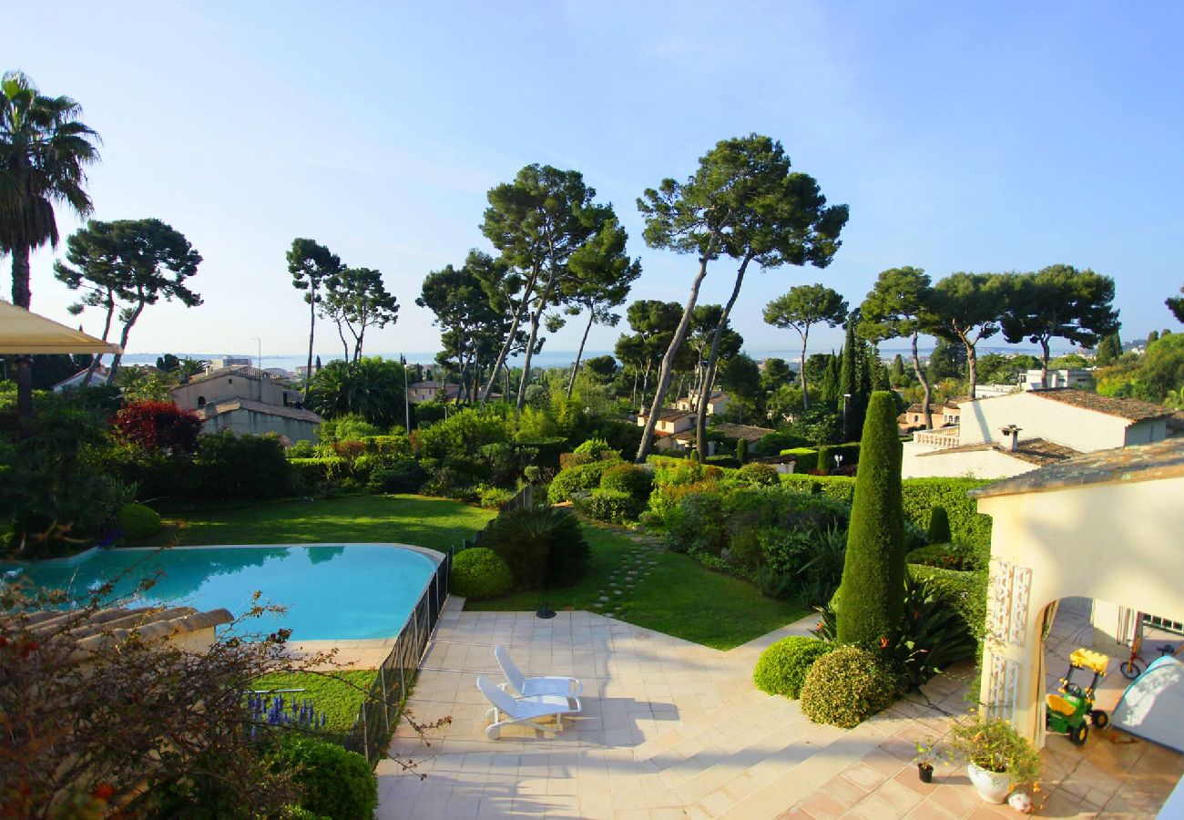 Villa à Antibes - FRGK « Villa Claude – Juans les Pins »