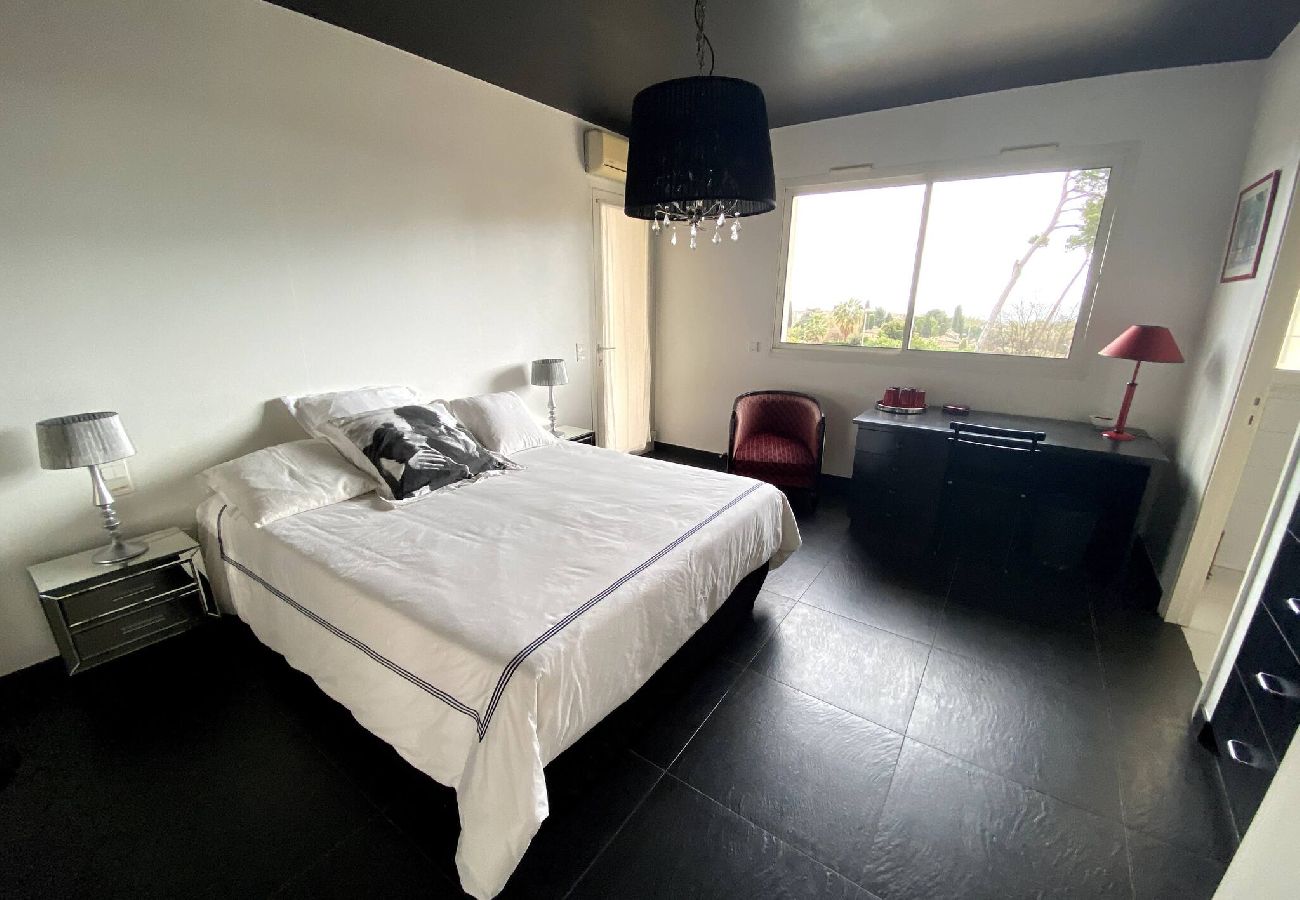 Villa à Antibes - FRGK « Villa Claude – Juans les Pins »