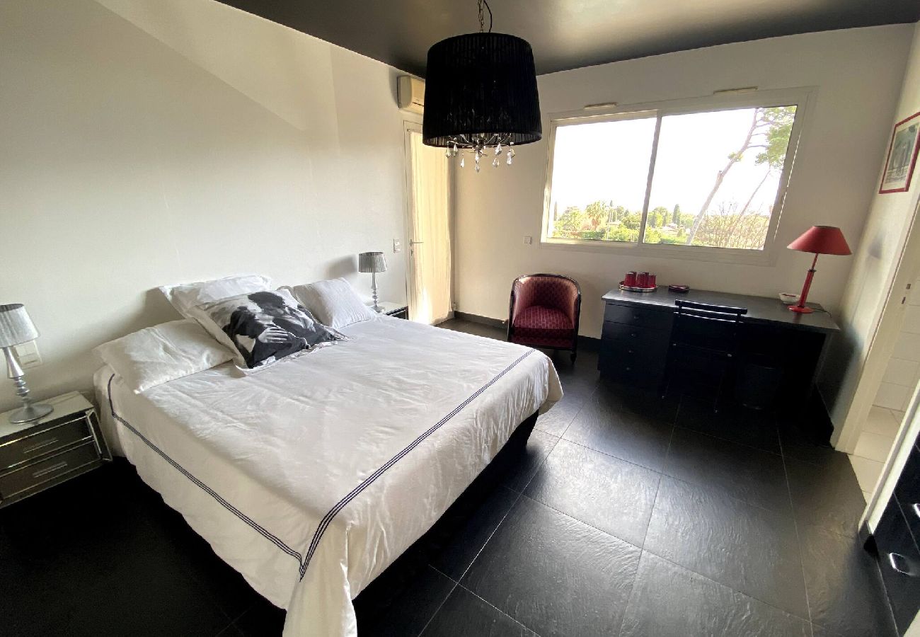 Villa à Antibes - FRGK « Villa Claude – Juans les Pins »