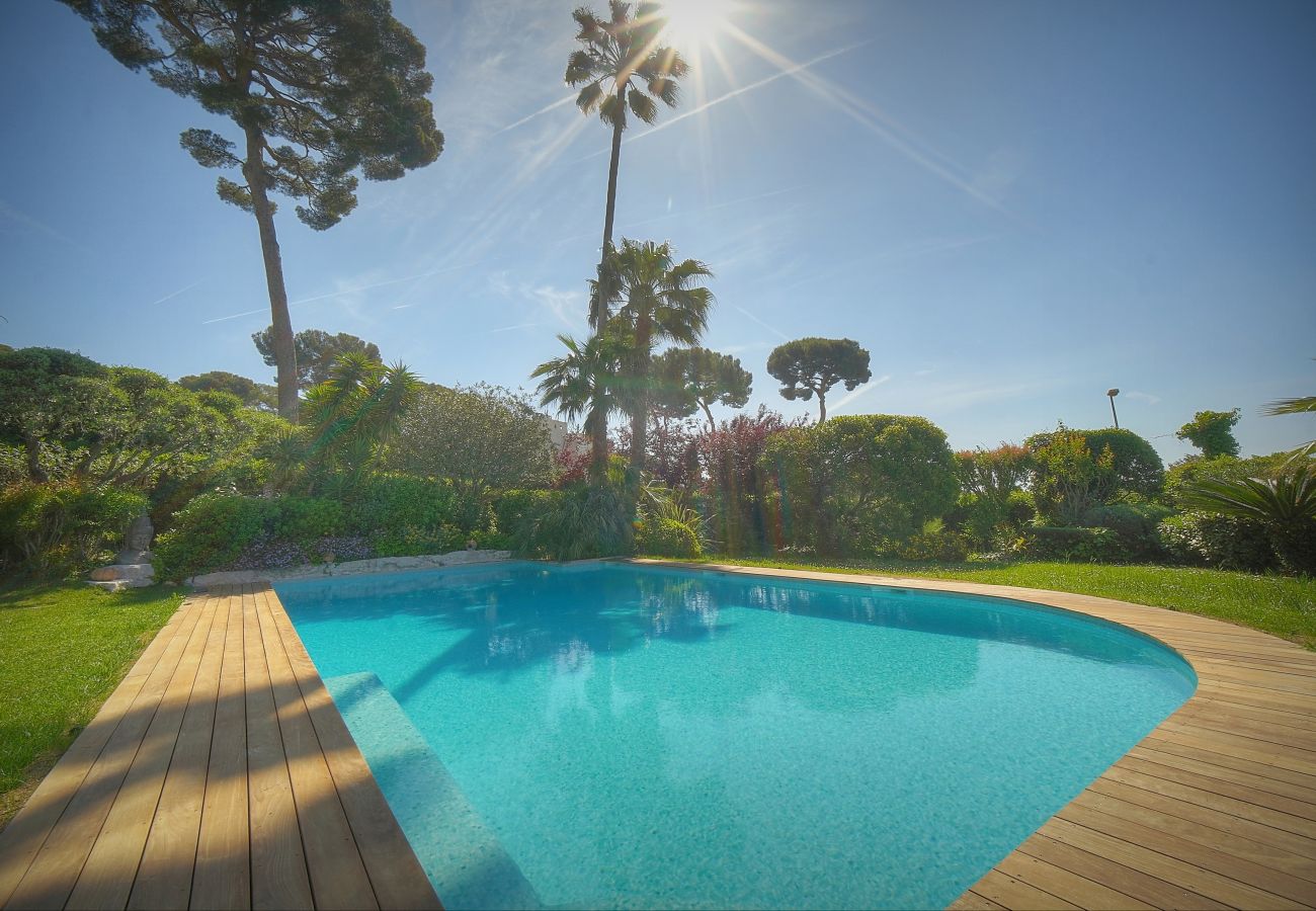 Villa à Antibes - FRGK « Villa Claude – Juans les Pins »