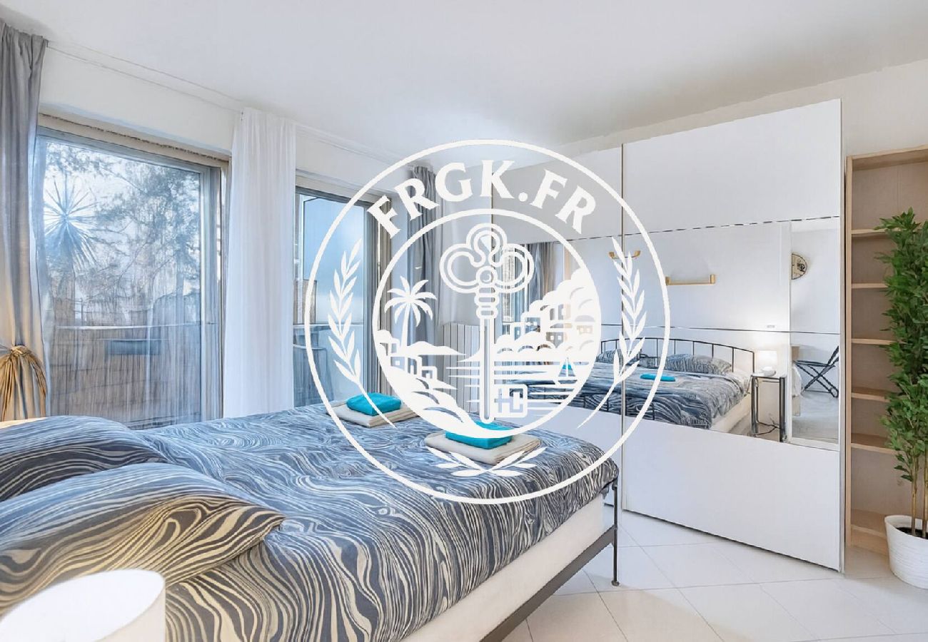 Appartement à Antibes - FRGK Tamaris Apartment Antibes Terrace, AC & Ultra