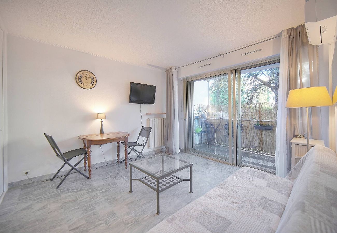 Appartement à Antibes - FRGK Tamaris Apartment Antibes Terrace, AC & Ultra