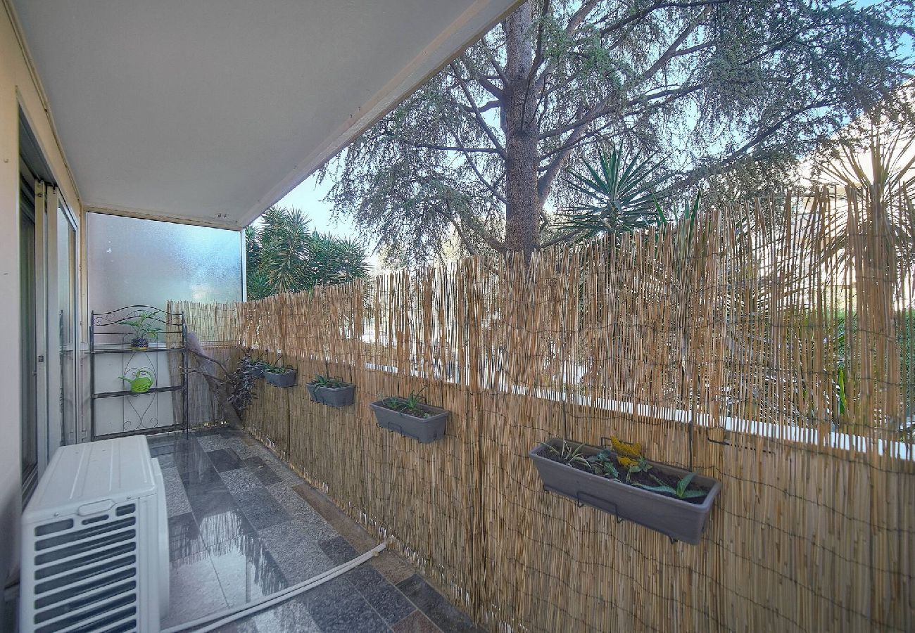 Appartement à Antibes - FRGK Tamaris Apartment Antibes Terrace, AC & Ultra