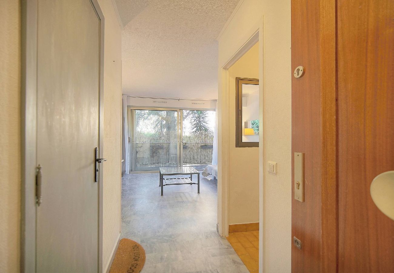 Appartement à Antibes - FRGK Tamaris Apartment Antibes Terrace, AC & Ultra