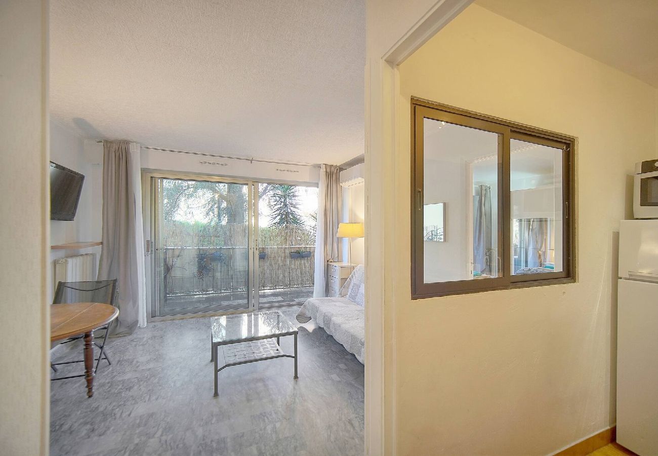 Appartement à Antibes - FRGK Tamaris Apartment Antibes Terrace, AC & Ultra