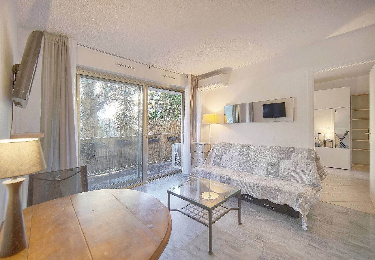 Appartement à Antibes - FRGK Tamaris Apartment Antibes Terrace, AC & Ultra