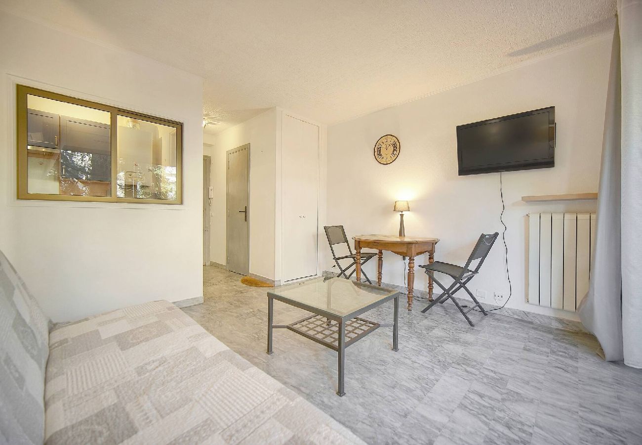 Appartement à Antibes - FRGK Tamaris Apartment Antibes Terrace, AC & Ultra