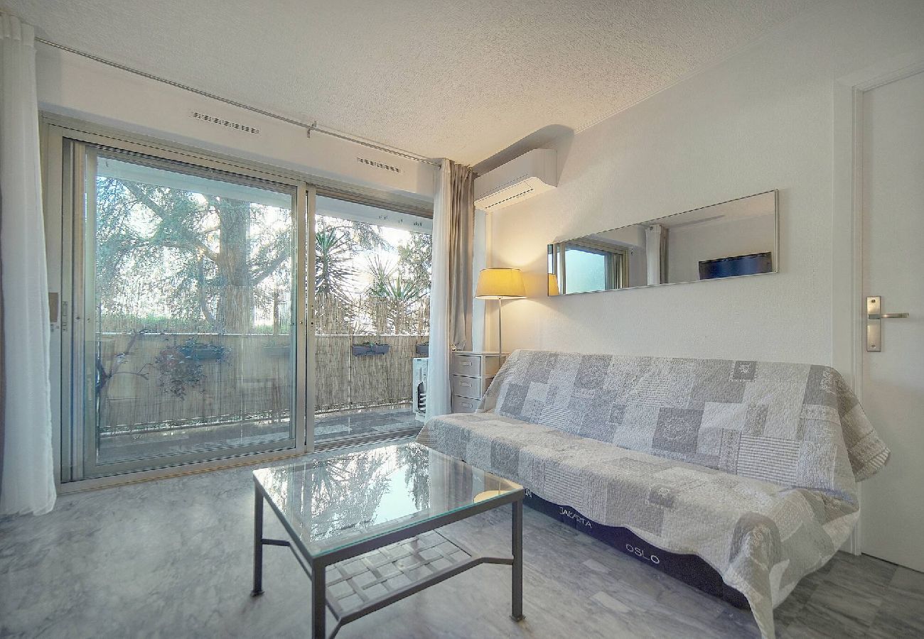 Appartement à Antibes - FRGK Tamaris Apartment Antibes Terrace, AC & Ultra