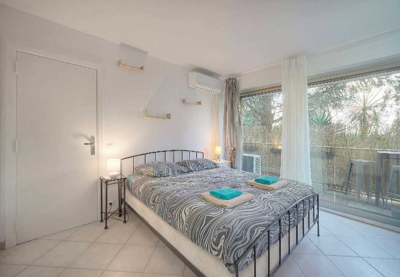Appartement à Antibes - FRGK Tamaris Apartment Antibes Terrace, AC & Ultra