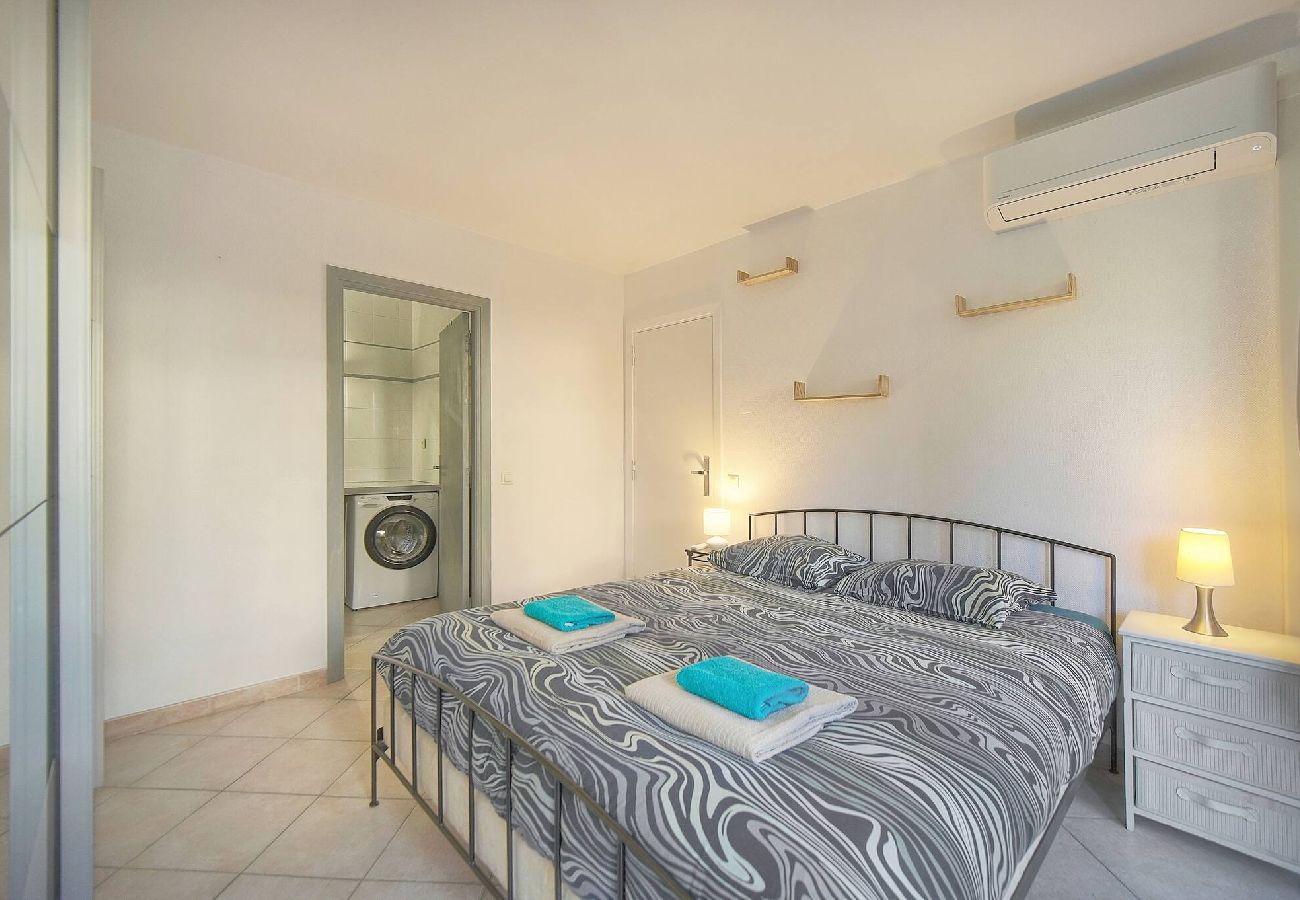 Appartement à Antibes - FRGK Tamaris Apartment Antibes Terrace, AC & Ultra