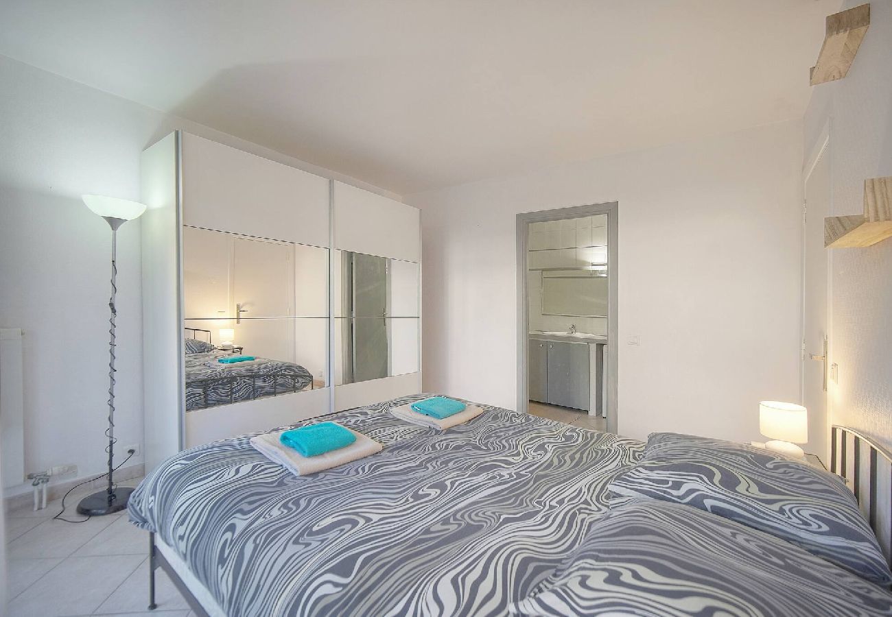 Appartement à Antibes - FRGK Tamaris Apartment Antibes Terrace, AC & Ultra