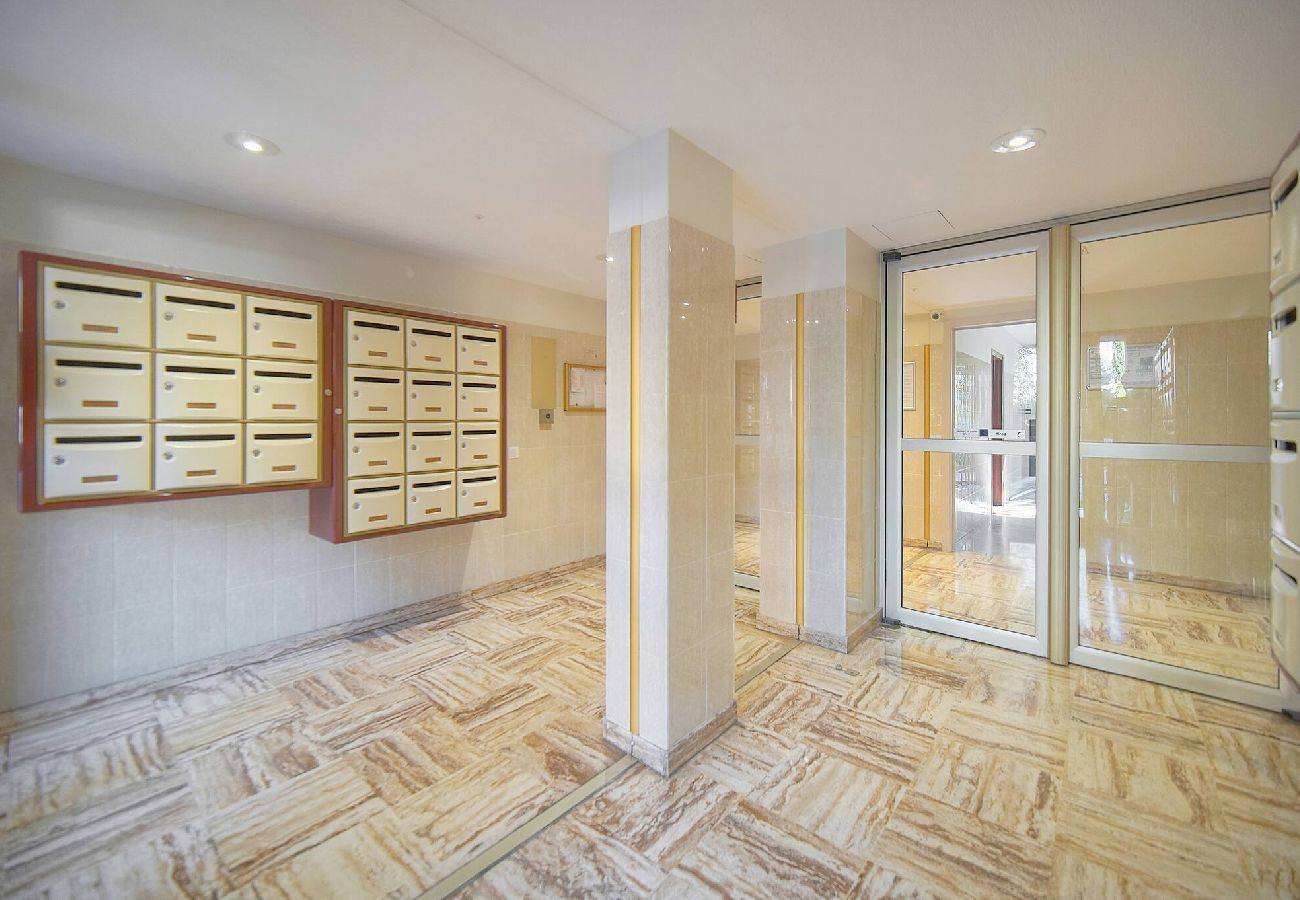 Appartement à Antibes - FRGK Tamaris Apartment Antibes Terrace, AC & Ultra