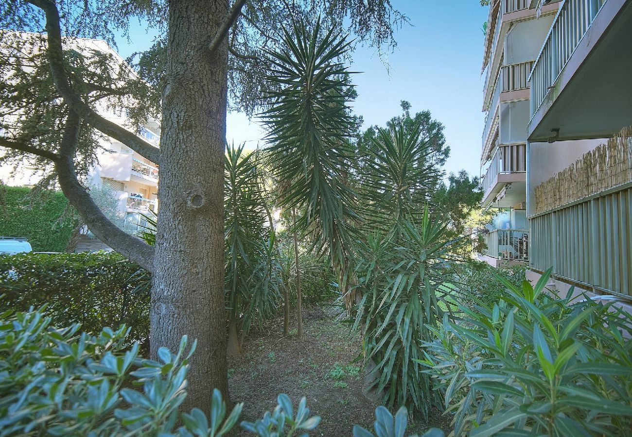 Appartement à Antibes - FRGK Tamaris Apartment Antibes Terrace, AC & Ultra