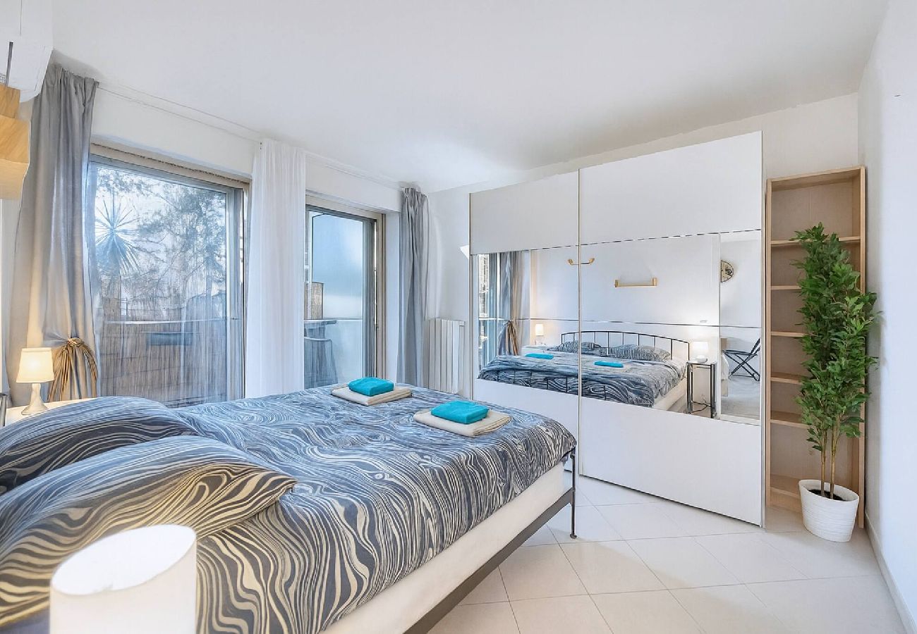 Appartement à Antibes - FRGK Tamaris Apartment Antibes Terrace, AC & Ultra