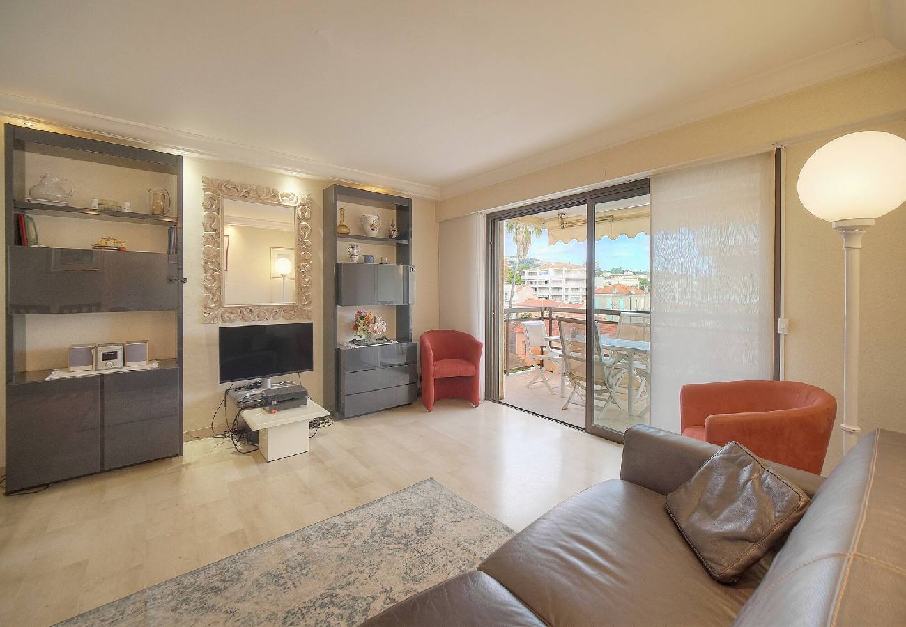 Appartement à Cannes - FRGK Athena Palm Beach 1BR Terrace, AC & Ultra-F