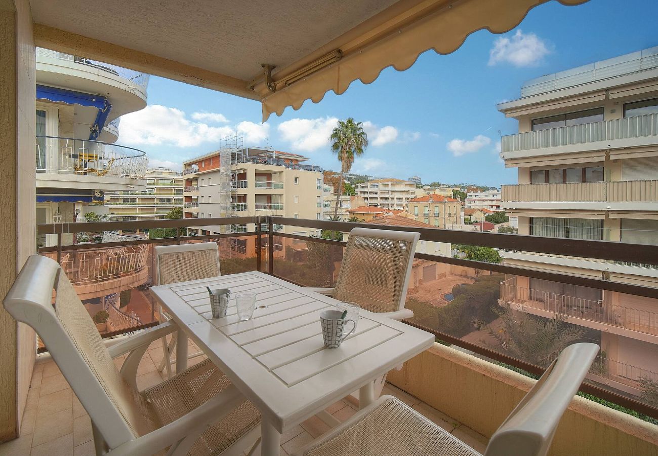 Appartement à Cannes - FRGK Athena Palm Beach 1BR Terrace, AC & Ultra-F