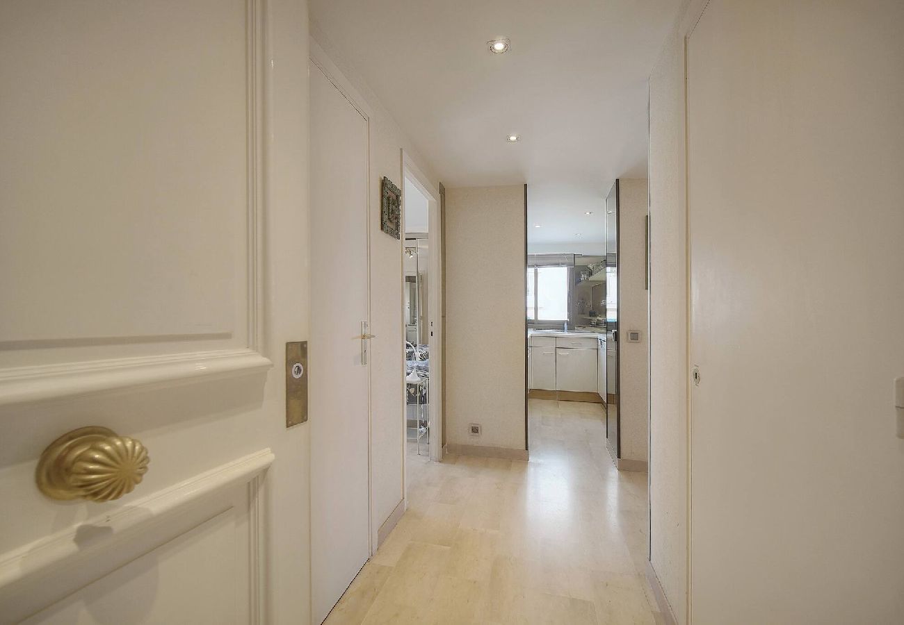 Appartement à Cannes - FRGK Athena Palm Beach 1BR Terrace, AC & Ultra-F