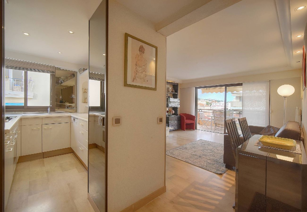 Appartement à Cannes - FRGK Athena Palm Beach 1BR Terrace, AC & Ultra-F
